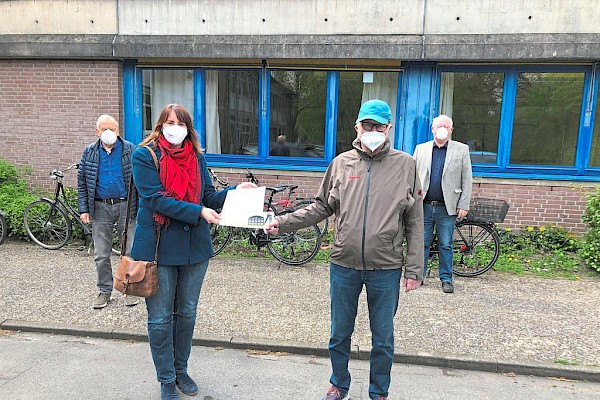 Spende der Glückauf-Stiftung - Berni Recker, Karina Krzewina, Burkhard Knepper und Karl Heinz Meiwes