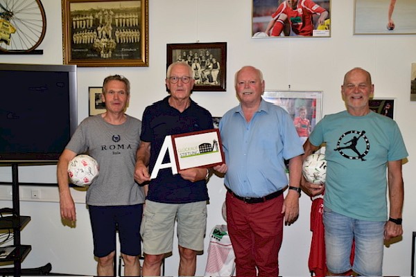 Michael Wigger, Klemens Mertens, Karl-Heinz Meiwes und Werner Fechner-Dildrop (v.l.) bei der Spendenübergabe