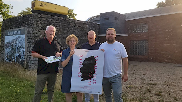 Karl-Heinz Meiwes, lrene Gromes und Ulrich Loermann (beide Kunstverein Ahlen) und Frederik Werning (v.l.)